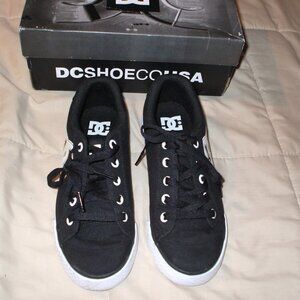 DC Shoe Co. Black & White sneakers - Size 7